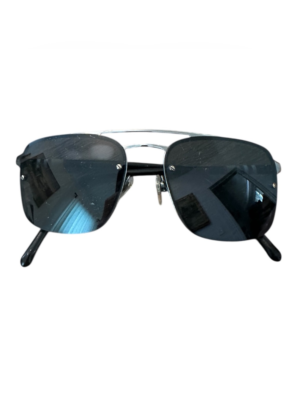 Burberry Men's 0BE3095 100381
Sunglasses, Gunmetal/Black frame. Fair Condition!